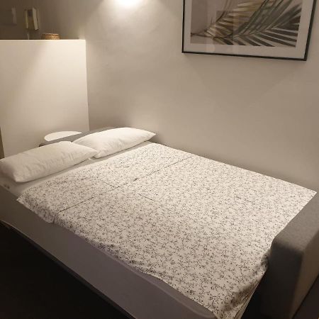 Maxx Apartamento Салоу Экстерьер фото