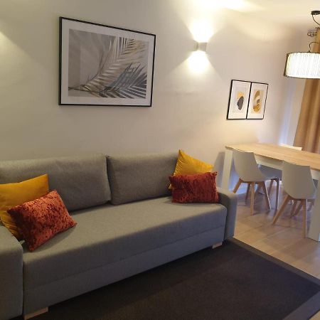 Maxx Apartamento Салоу Экстерьер фото